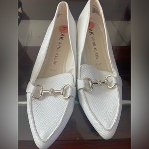 Anne Klein White Flats Size 7